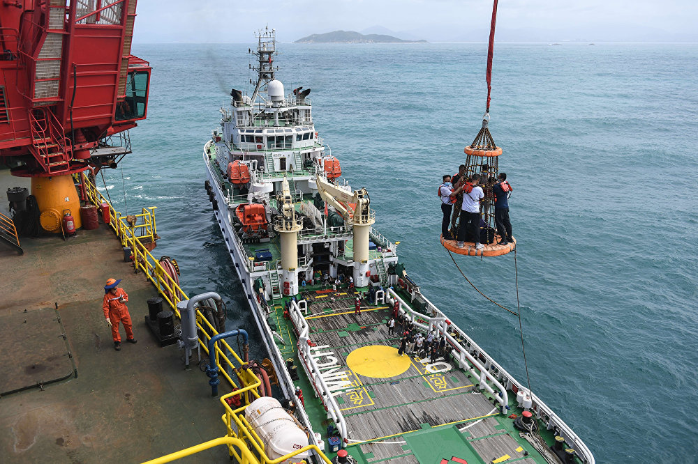 Chinese well-drilling workers In South China Sea_2020