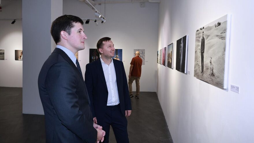 Выставка работ лауреатов фотоконкурса имени Андрея Стенина впервые открылась в Катаре