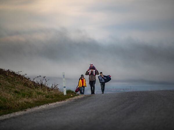Asylum seekers on move to reach Europe