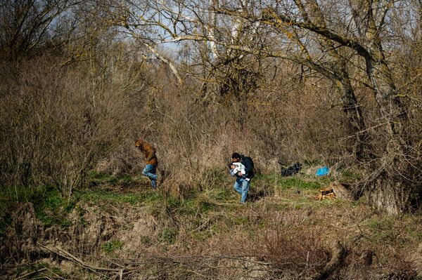 Asylum seekers on move to reach Europe