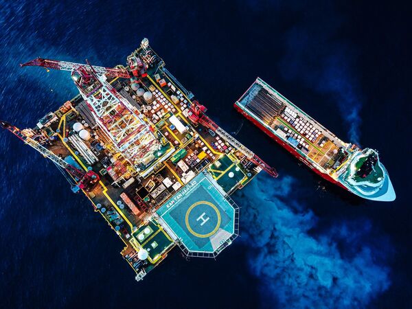 Chinese well-drilling workers In South China Sea
